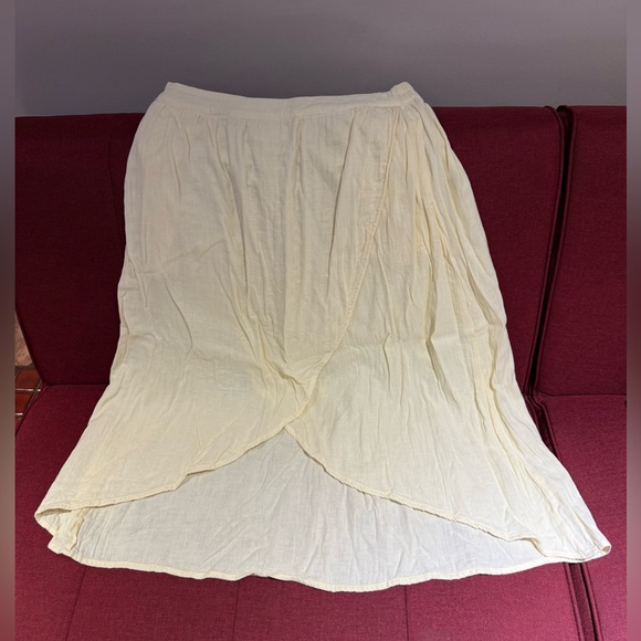 Pact Women’s Coastal Double Gauze Wrap Butter color Skirt Size L. Like new! - Picture 2 of 4